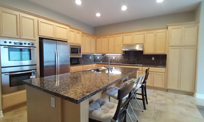 West Alameda Casa | Luxury 4br/3.5bath house on west Alameda island