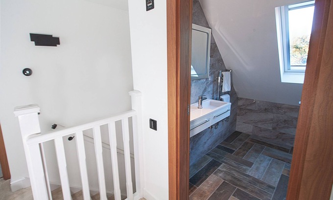 Cray Valley West Casa | Luxury 5-Bed, 4-Bath Home for the Ultimate Escape