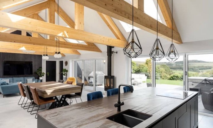 Saint Erth Praze Casa | Luxury 5 bedroom bungalow near Porthleven