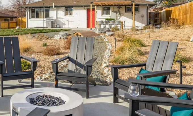 Alta Vista Area Casa | Luxury 6BR Home / Sleeps 14 / HotTub, FirePit & Large Backyard / 15 Mins to DEN