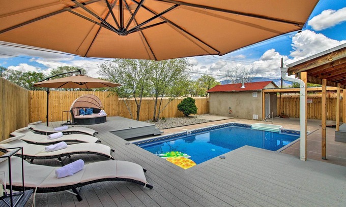 North Valley Casa | Luxe Home w / Pool- 4 Mi a ABQ Balloon Fiesta Park