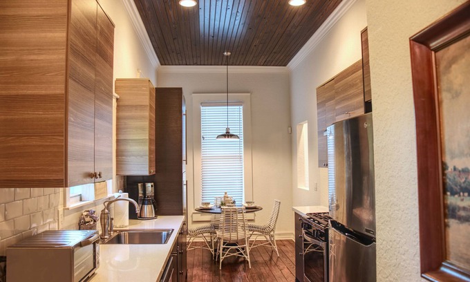 Historic District Casa | Luxury Antique Gem in Historic Downtown Ocala / WEC / HITS