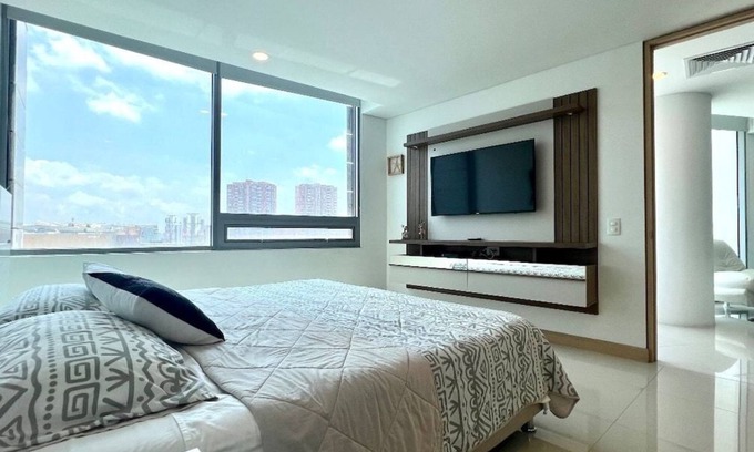 Riomar Casa | Luxury Apartamento Hilton WI-FI, TV, Piscina y Gym