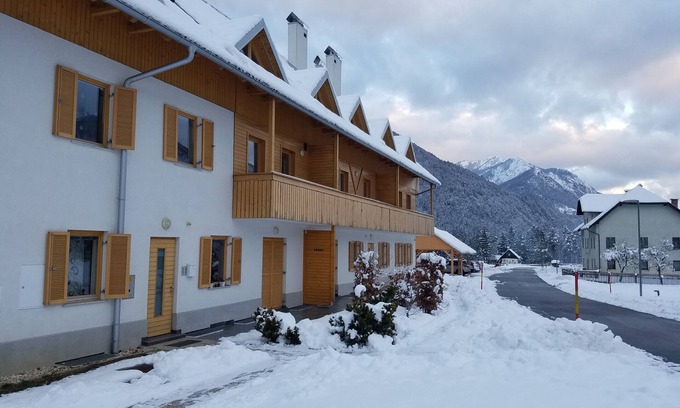 Kranjska Gora Apartamento | Apt de lujo con balcón y sauna cerca de las pistas de esquí y rutas de ciclismo / senderismo