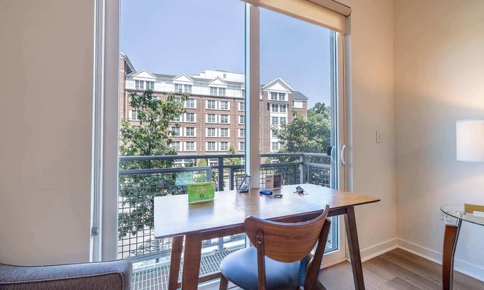 Downtown Apartamento | Luxury Apt with Gym and Pool