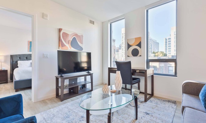 Fenway–Kenmore Apartamento | Luxury Apt with Kitchen in Fenway