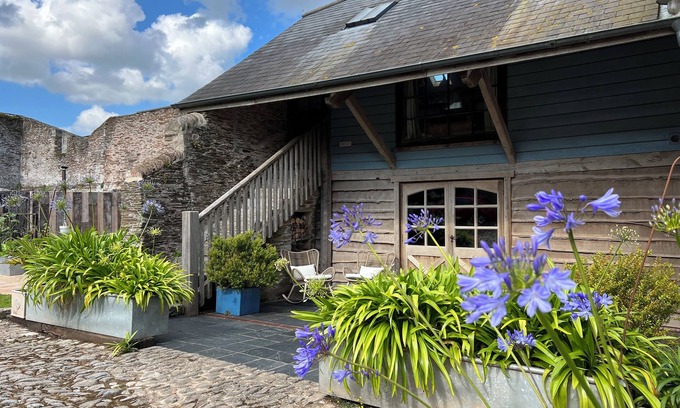 Chillington Casa | Antiguo Granero Granero en granja histórica patio con Jacuzzi Cerca Del Mar