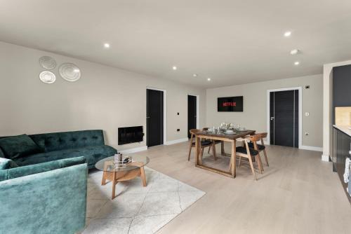 Sheldon Apartamento | Luxury Birmingham Apartment - Parking