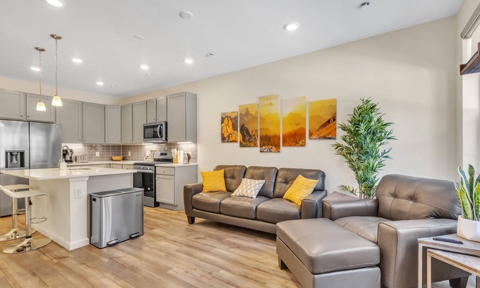 Westridge Casa | Luxury Brand New Townhouse, family and pet friendly