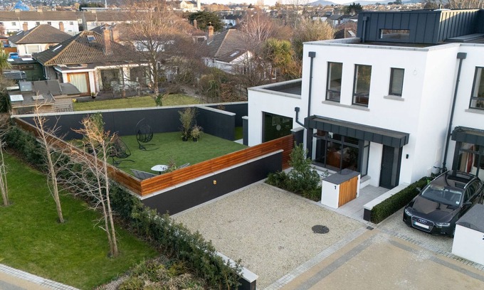 Dublin Casa | Luxury Brand New 4BR Seaside Retreat Dún Laoghaire
