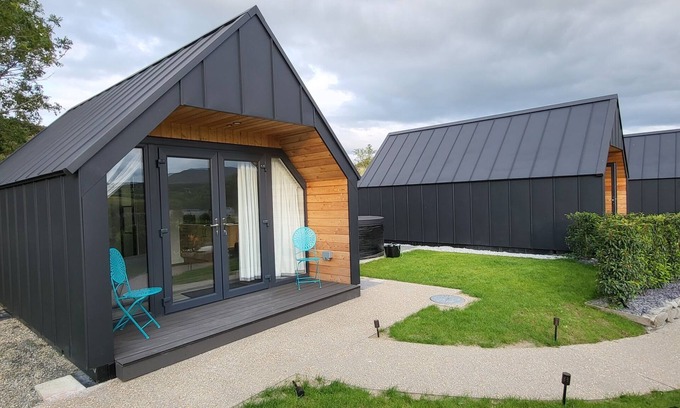 Newry Cabina | Lujoso-Cabaña-Baño con ducha-Vista al Lago-Cabin 1