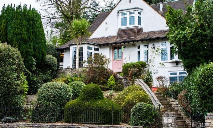 Bournemouth City Centre Casa | Luxury Central Bmth House with Hot Tub. Stunning!