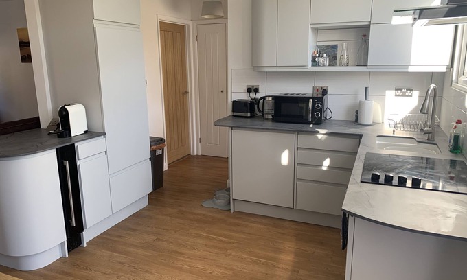 Nolton Cabina | Luxury chalet in wonderful Pembrokeshire National Park, beach & coast path