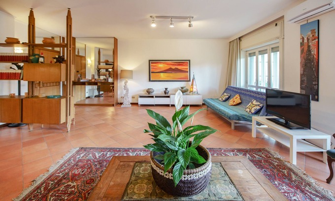 Naples City Centre Apartamento | LUXURY CIUCIU, 2B-2B, in HISTORIC CENTER with ELEVATOR and GARAGE