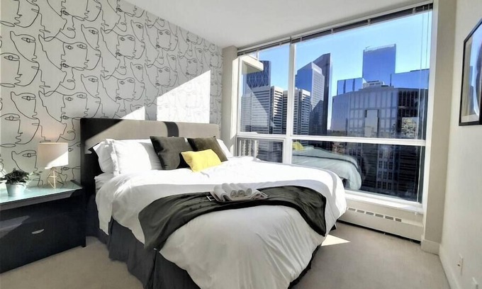 Eau Claire Condominio | Luxury Condo by River w/City Views