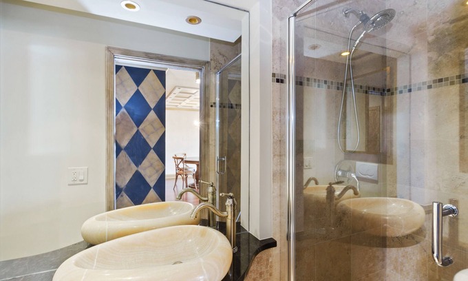 Rush and Division Condominio | Luxury condo close to Magnificent Mile