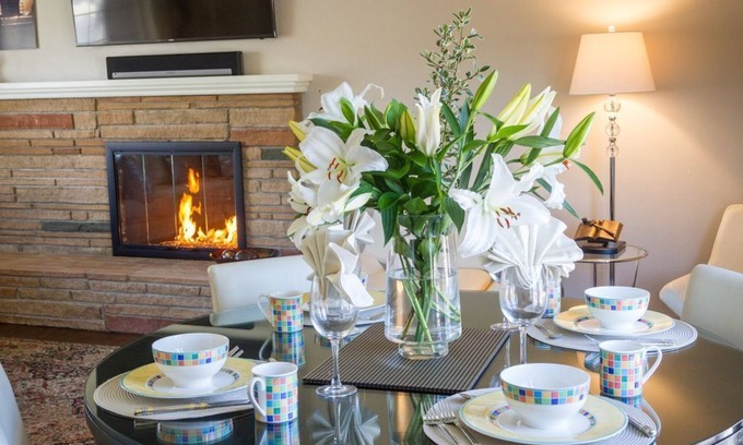 Old Town Historic District Condominio | Luxury Condo Downtown San Luis Obispo & Garage A/C & Pool