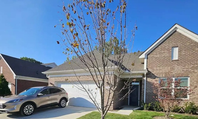 Canton Condominio | Luxury Condo in Canton, MI: Enjoy your stay in Comfort, Style, and Convenience.