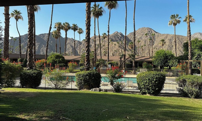 Indian Wells Condominio | Luxury Condo Inside the Prestigious Indian Wells CC With Sweeping Mountain Views