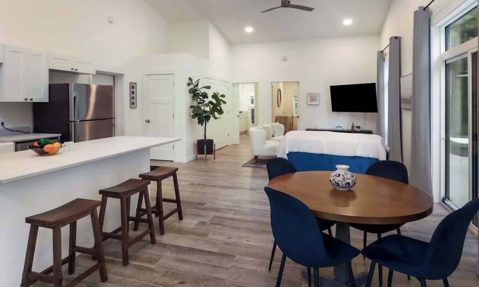 Grawn Casa | Luxury cottage in Interlochen forest!