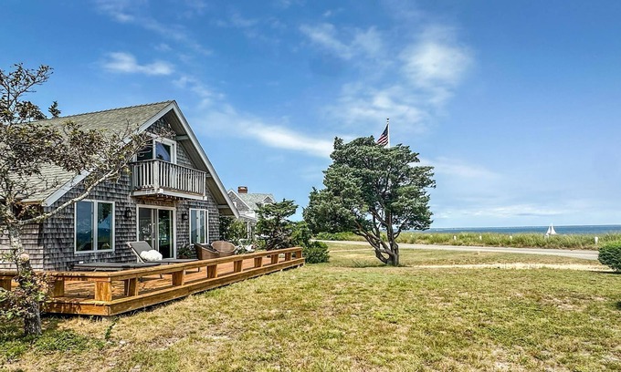 East Chop Casa | Luxury Cottage on East Chop with Water Views