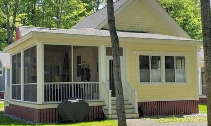 Cherry Valley Cabaña | Luxury Cottage - Sandbanks/Prince Edward County