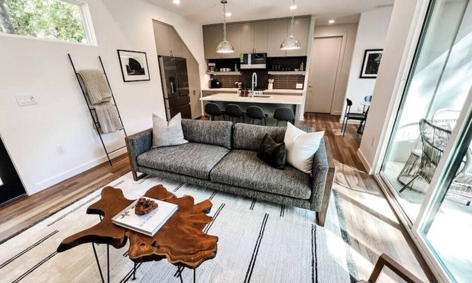 Holly Casa | Luxury Downtown Home w/ Hot Tub Near Lake in Holly
