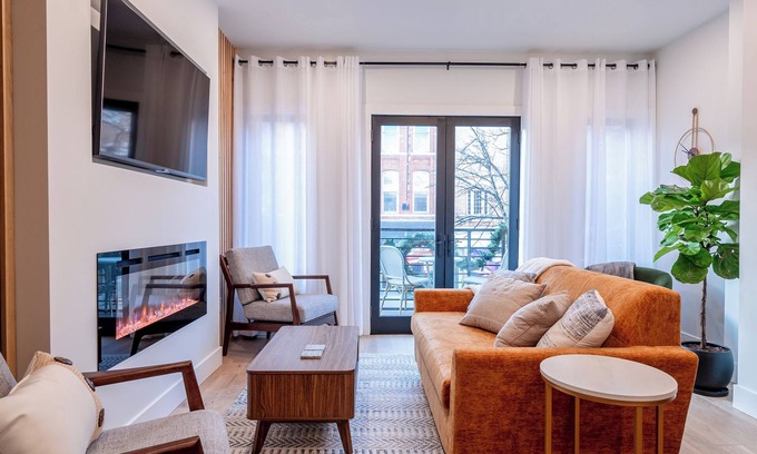 Rutland Apartamento | Luxury, downtown Rutland apartment with balcony