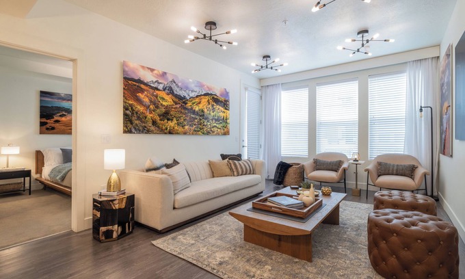 Downtown Salt Lake City Apartamento | Luxury Downtown 2 Bd 2 Ba Suite - Rooftop Terrace, Steps to Delta Center & More!