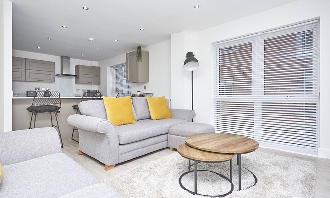 Hull Apartamento | Luxury Duplex 2-Bed Apartment Fruit Market Marina