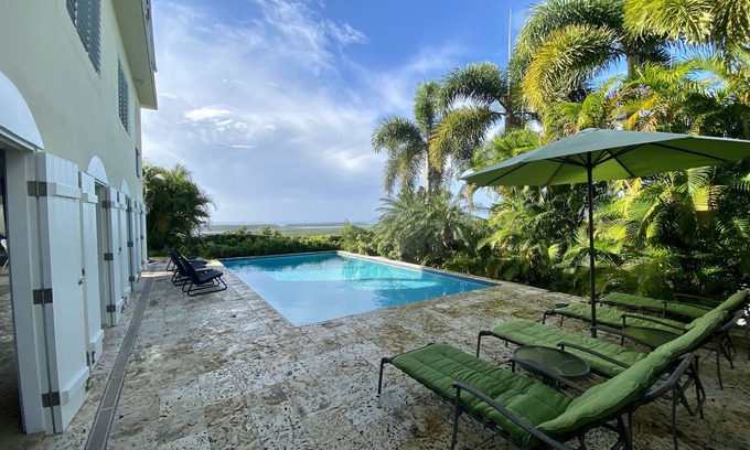 Puerto Ferro Casa | Villa Destino - Villa de lujo ecológica con impresionante piscina y vista