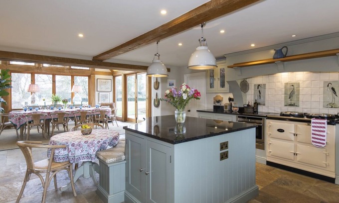 Hankerton Casa | Luxury English Manor House, edge of Cotswolds, UK
