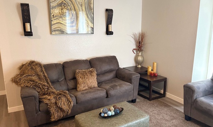 West Arlington Condominio | Luxury Escape Located 15 Minutes from AT&T Stadium two-minute from Parks Mall.