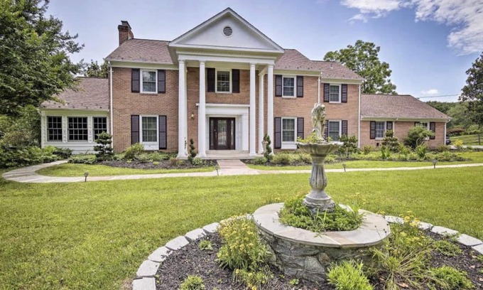 Travilah Casa | ¡NUEVO! ¡Casa señorial Potomac con piscina, estanque y glorieta!