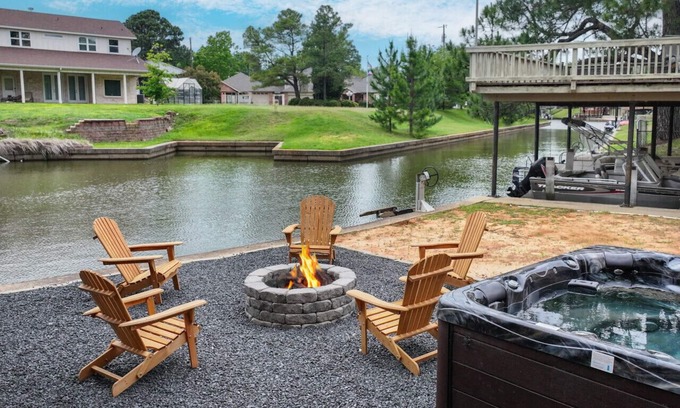 Cedar Creek Reservoir Casa | Luxury Family Retreat Water Views