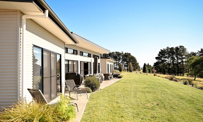High Range Otro | Luxury Farm Getaway - Stunning Southern Highlands Views
