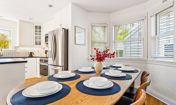 Nokomis Casa | Luxury & fun spacious getaway, near Parks MOA MSP
