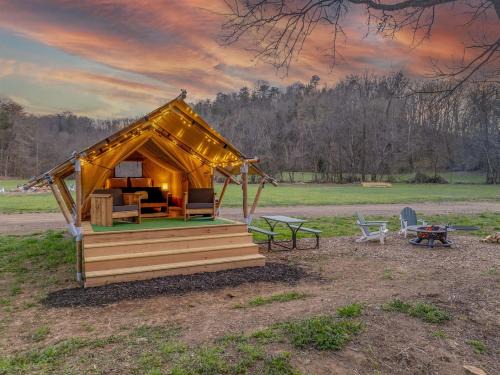 Newport Otro | Luxury Glamping Near Gatlinburg and Asheville