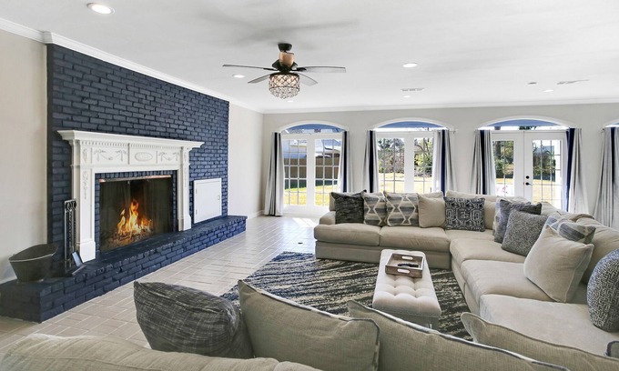 Lake Charles Casa | Luxury Golf Course Home on Cul de Sac near Casinos