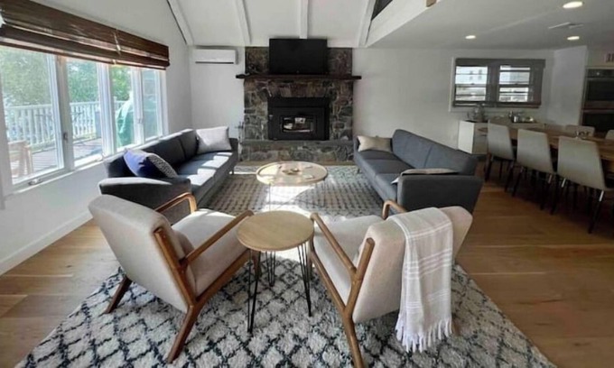 Winchester Casa | Luxury Highland Lake Waterfront