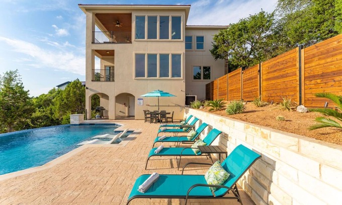 Northshore On Lake Travis Casa | Lake Travis Getaway - Infinity Pool, Game Room & Custom Theater for Relaxation