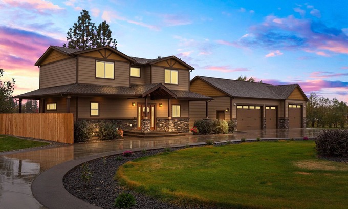 Thorpe Westwood Casa | Luxury Home 10mins to Downtown: Gameroom, Sauna, Firepit, EV charger