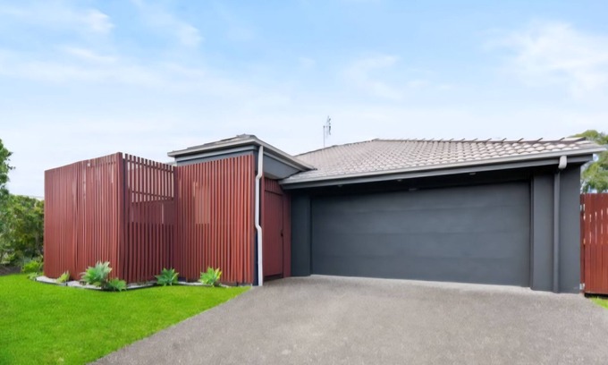 Peregian Beach Casa | Luxury home on Golf Course with pool