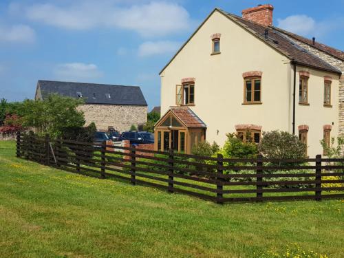 Dulcote Casa | Luxury Home on Wellesley Park Near Wells