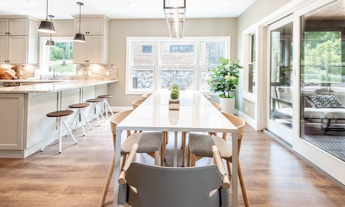 Boyne City Casa | Construido en 2018: casa 5BR en Boyne Mountain comunidad cerrada duerme hasta 18