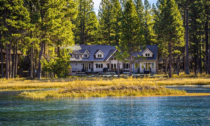 Black Butte Ranch Casa | Luxury home with amazing views, fireplace, pool, & hot tub