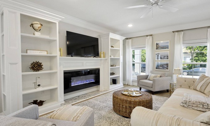 Gulfport Casa | Luxury Home Walk to Beach / Restaurants EV Charger / new construction built 2022