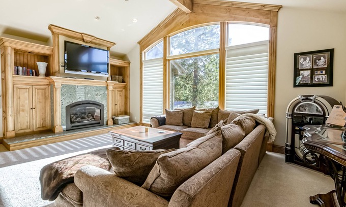 Round Hill Village Casa | Luxury home with fireplaces, AC, home office, & 2-car garage, sleeps 10