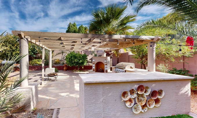 Norterra Casa | Luxury home with huge backyard, built-in bbq grill, game room