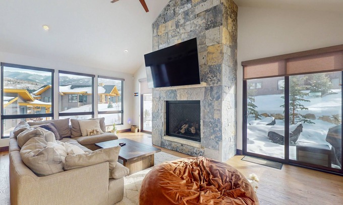 Silverthorne Casa | Luxury home with radiant heated floors & private Bullfrog hot tub
